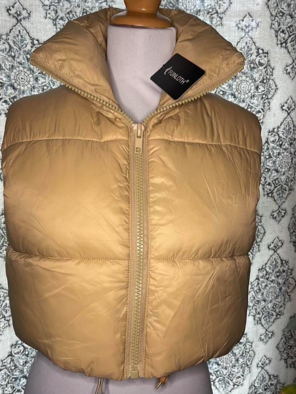 FUNILOTH Quilted cropped Puffer Vest in Light Camel